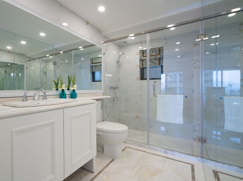Shower with Space-Saving Sliding Door